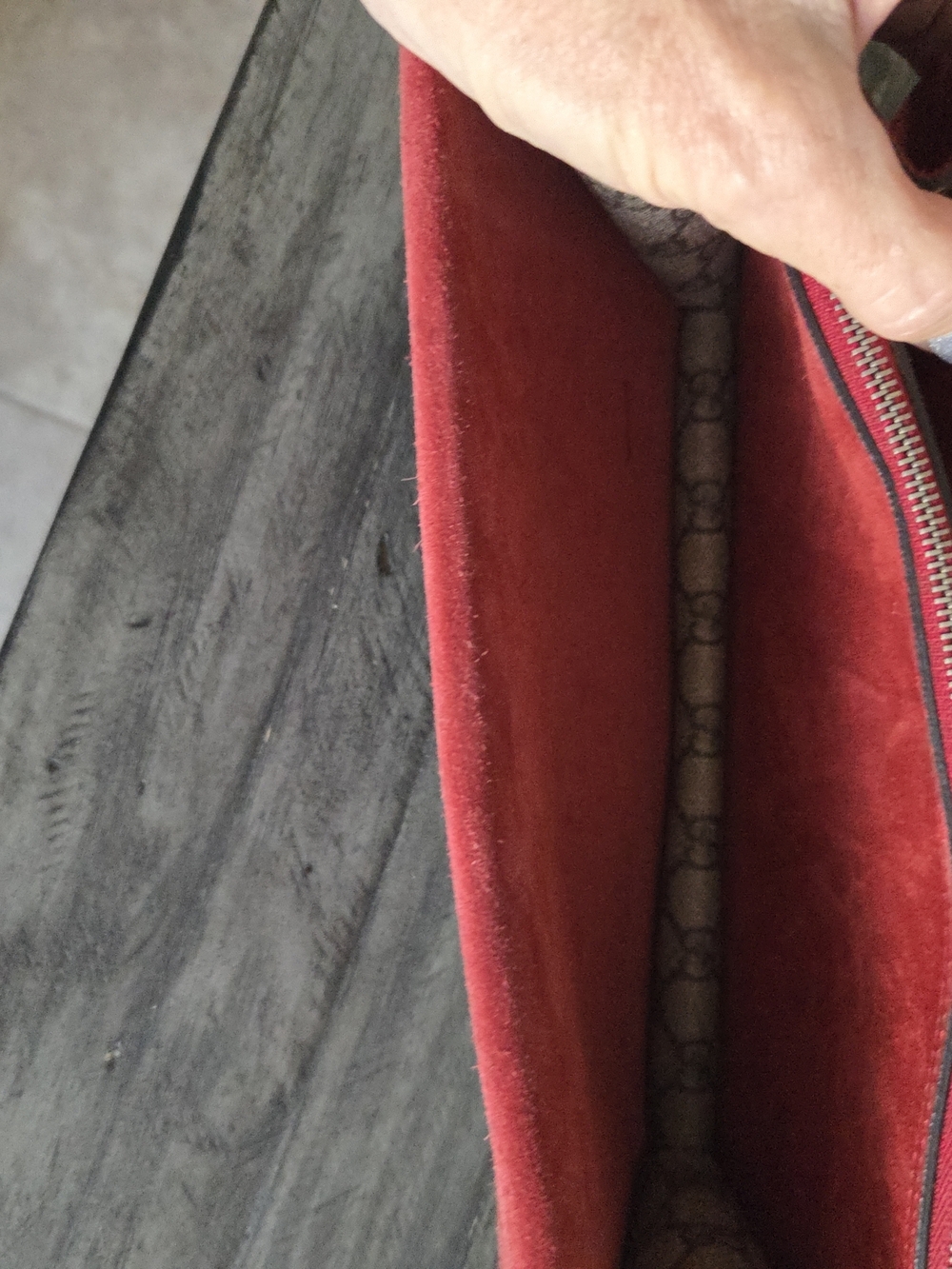 Gucci Beige GG Supreme Dionysus Med Shoulder Bag with Red Trim and Silver Chain - Picture 6 of 16